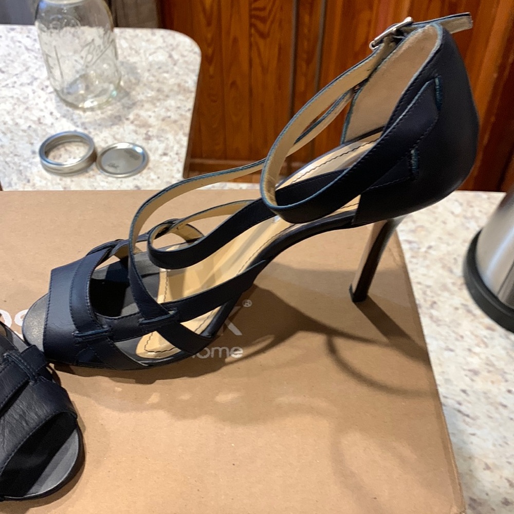 Leather MANOLO BLAHNIK heels.  Size 39 (US 9)